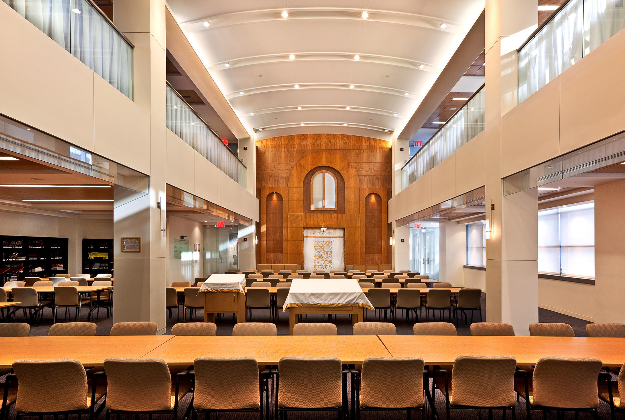 Yeshiva University library and study area  : MBI Group NYC : New York NY Architectural Photographer | Interior and Exterior