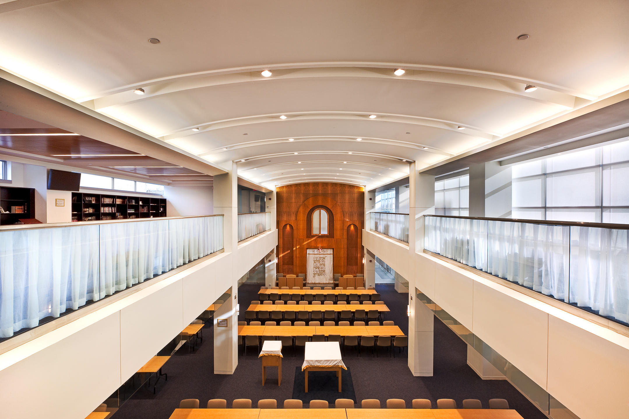 Yeshiva University library and study area as seen from the balcony : MBI Group NYC : New York NY Architectural Photographer | Interior and Exterior