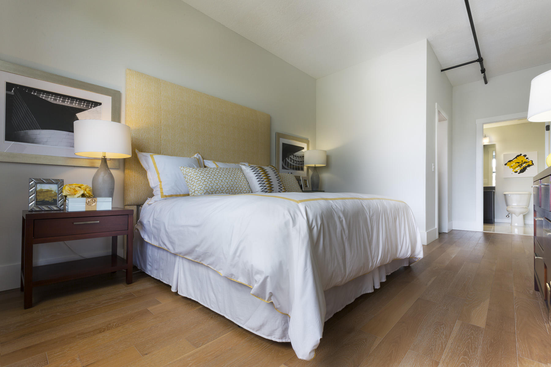 Interior architectural photograph at Cast Iron Lofts in Jersey City New Jersey.  City Homes and Gardens, Manhattan Building Company. Luxury rental apartments with numerous amenities. Swimming pool,gym,library,laundry in the apartments, high ceilings, wood floors, Viking appliances in the kitchen : IMAGES-Keywording : New York NY Architectural Photographer | Interior and Exterior