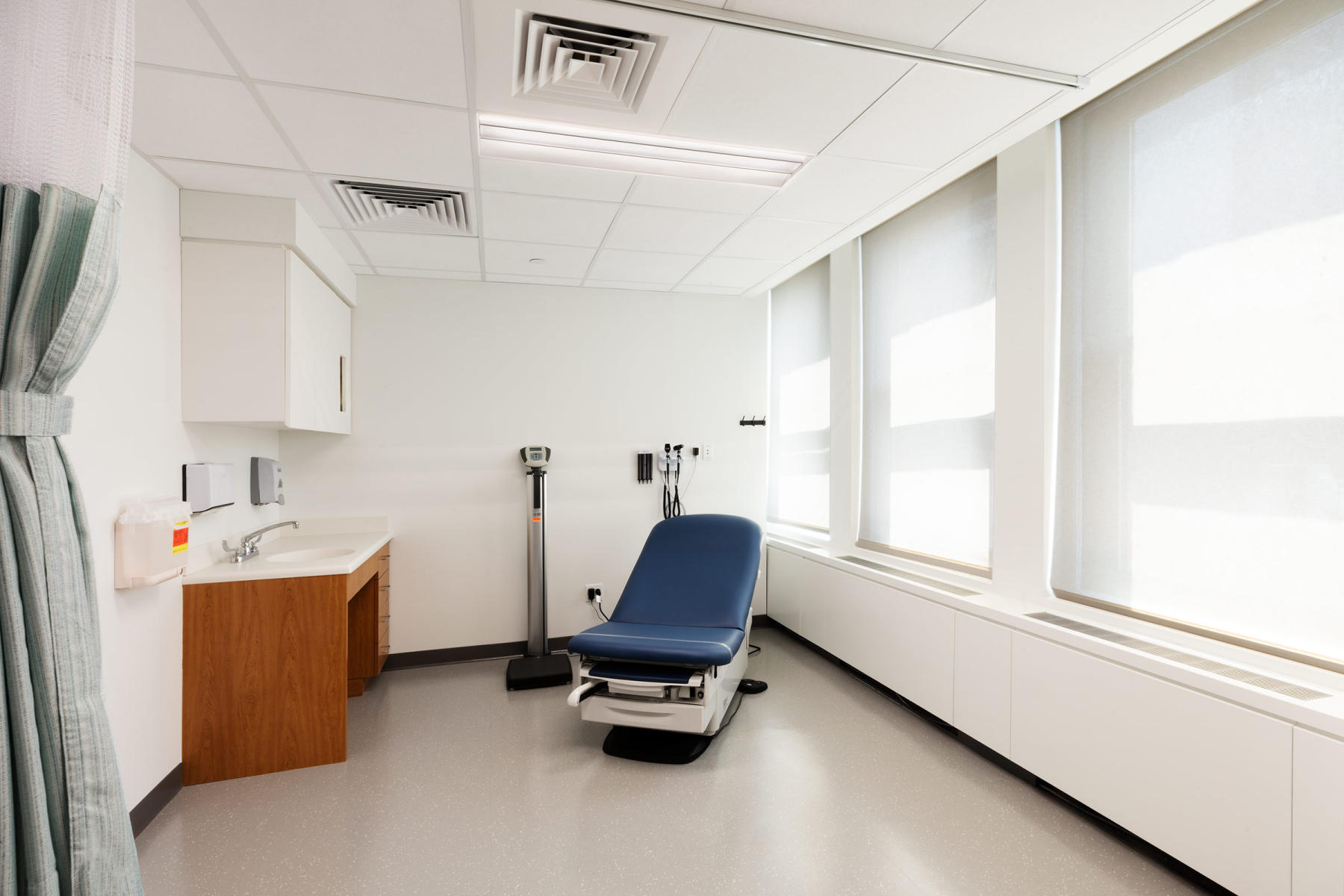 One of the examination rooms at United Health Care NYC. : Dynamic Construction NY : New York NY Architectural Photographer | Interior and Exterior Photography