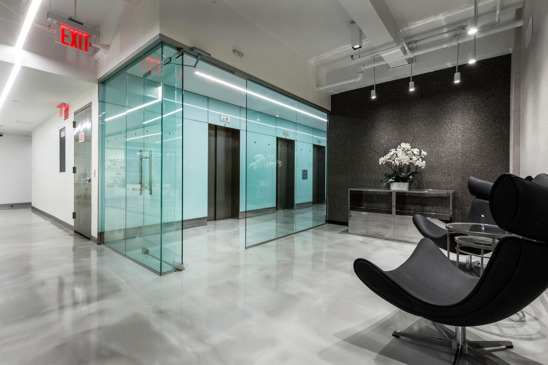 Dynamic Construction GC for the interior at a major accessories showroom in the heart of the Manhattan garment district.  : Dynamic Construction NY : New York NY Architectural Photographer | Interior and Exterior Photography